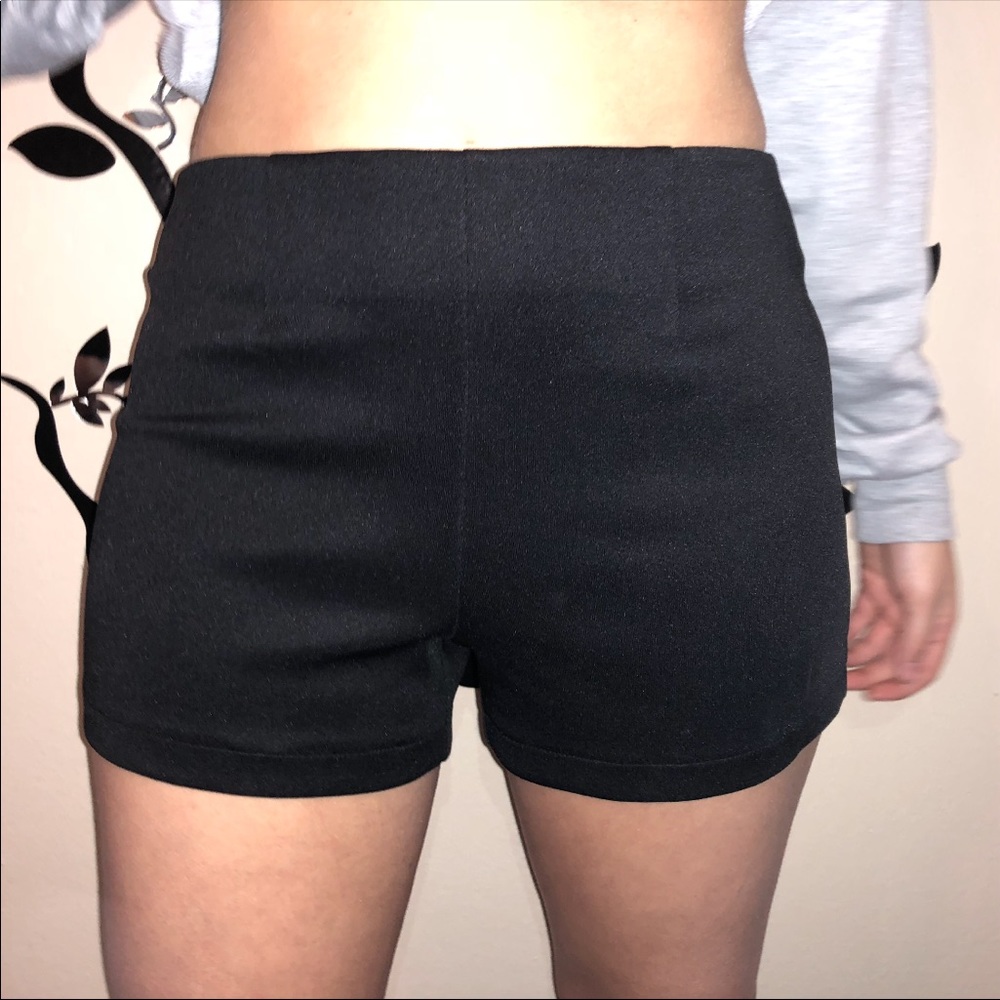 High waisted black shorts 〰️